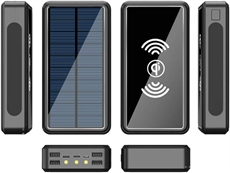 Solcells-powerbank med solpanel, flera USB-portar, och texturerade sidor. Kapacitet på 100.000 mAh.