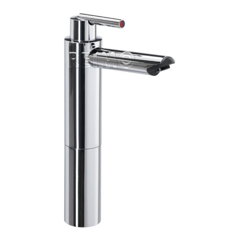 Hög bågeblandare med enkelsgrepp och glänsande finish, perfekt för moderna kök.
