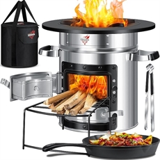 Kesser Rocketstove med grillplatta, eld, panna med mat, trä, bärväska och redskap.