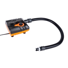 Svart och orange luftpump med flexibel slang, kompakt design, lämplig för 12V uppblåsning.