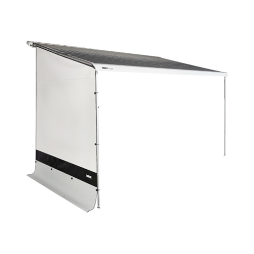 THULE Sidopanel View Blocker G2 monterad på markis, nedre del mörkare för sol- och vindskydd.