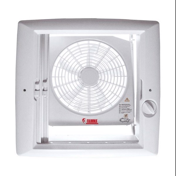FIAMMA Turbo Kit med fyrkantigt hus, fläkt och skyddsgaller för takluckor.