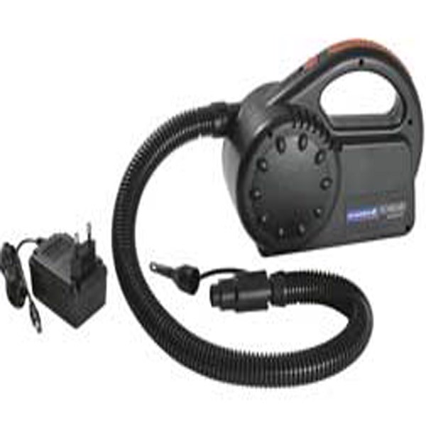 CAMPINGAZ Quick Pump med handtag, ansluten slang och strömförsörjning vid sidan av.