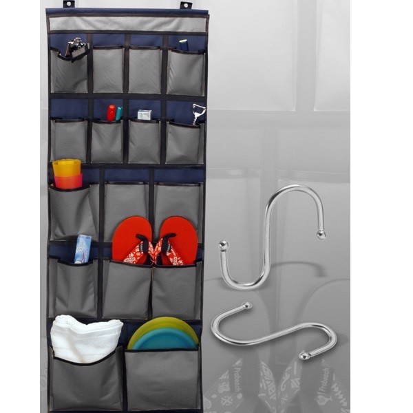 GOCAMP Organizer med 16 fickor för förvaring, hängd vertikalt med metallkrokar.