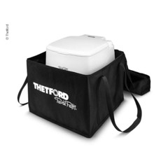 Svart transportväska med Porta Potti-toalett inuti, tryckta logotyper och två bärhandtag.