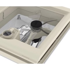 Ventilationssats med synliga fläktblad i en ljus, kvadratisk ram för tak- eller takmontering.